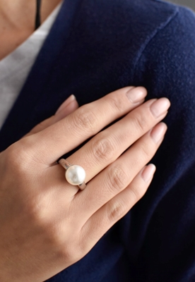 Strieborný prsteň s perlou biely 35022.1