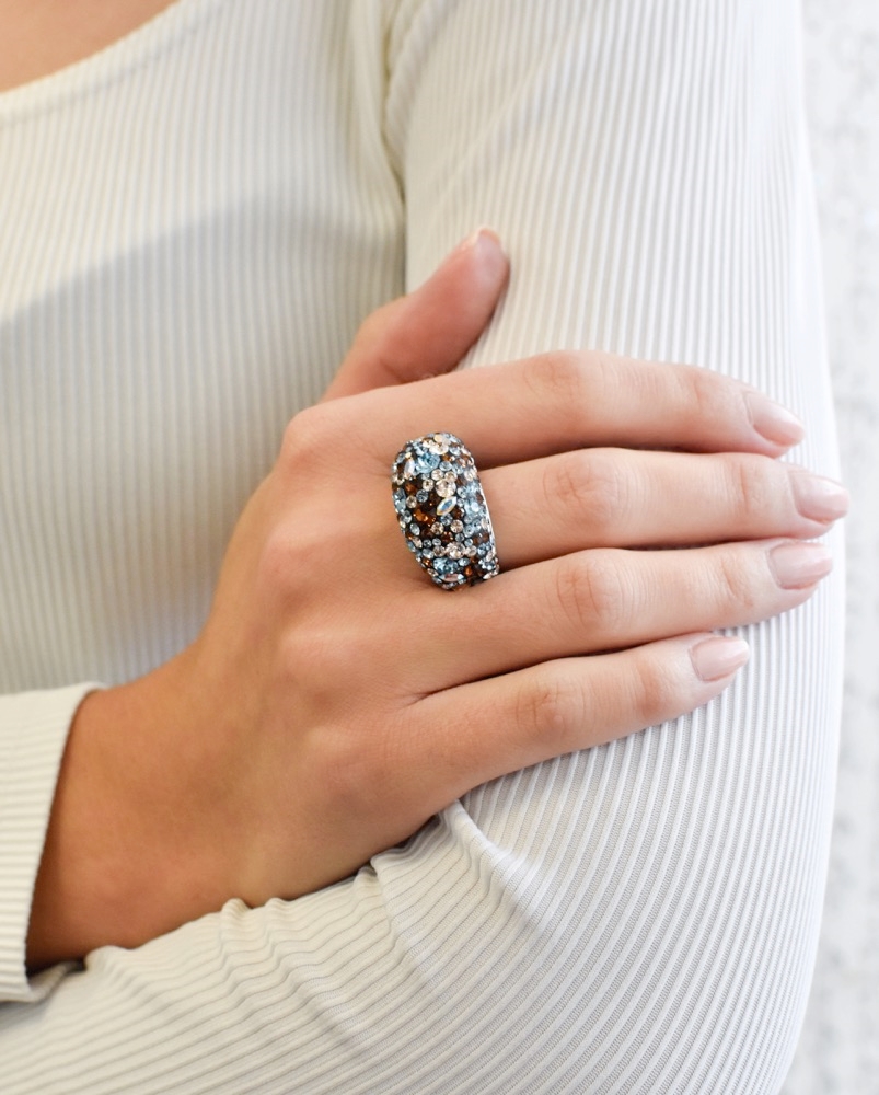 Strieborný prsteň s krištálmi modrý 35028.3