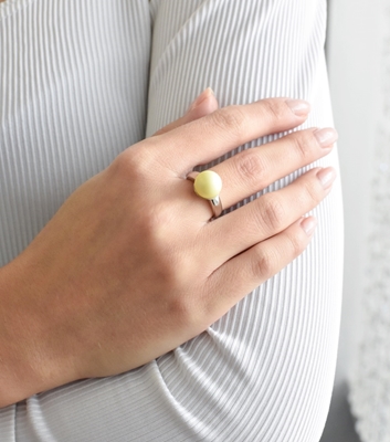 Strieborný prsteň s perlou pastelovo žltý 35022.3