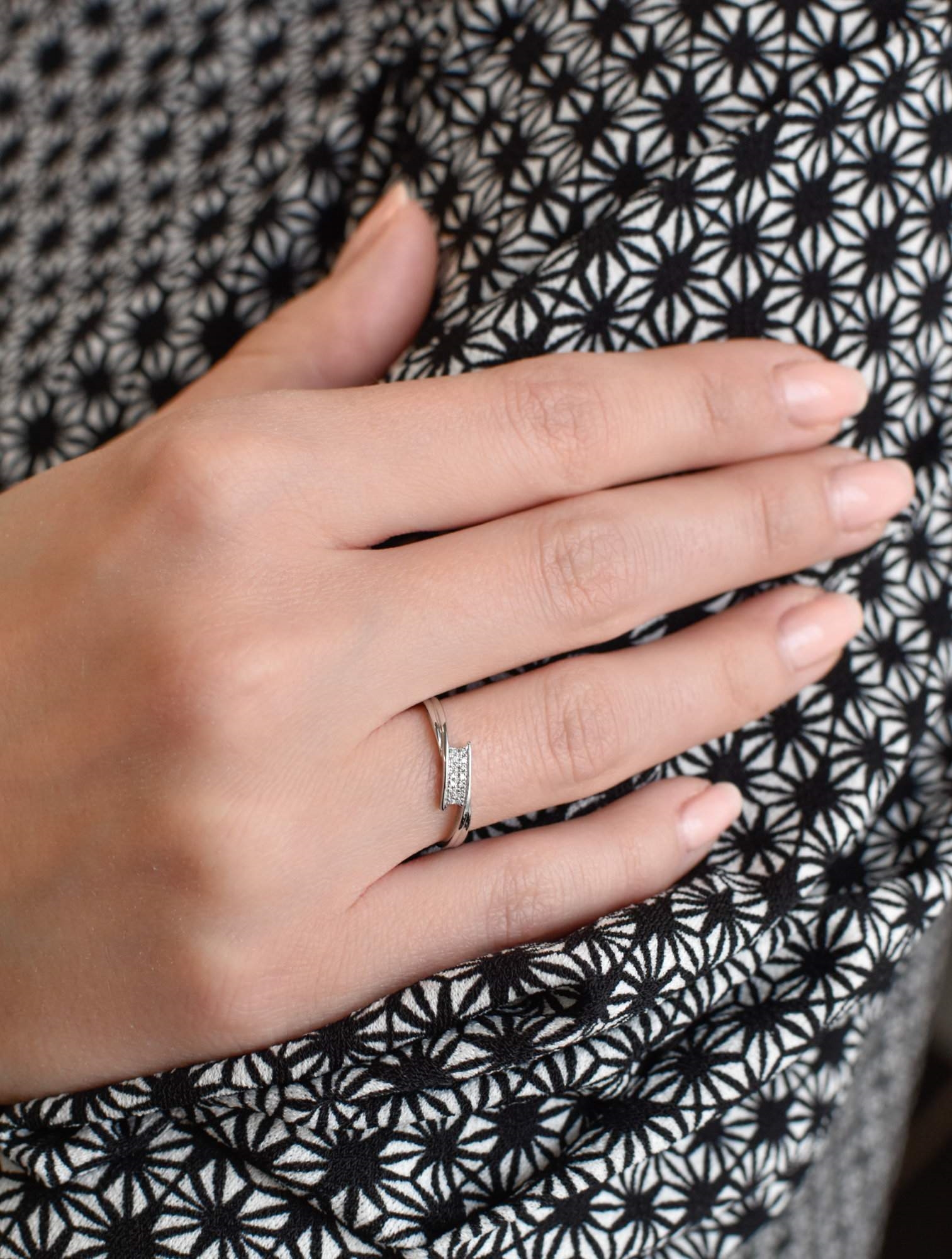 Strieborný prsteň so zirkónmi biely 885005.1