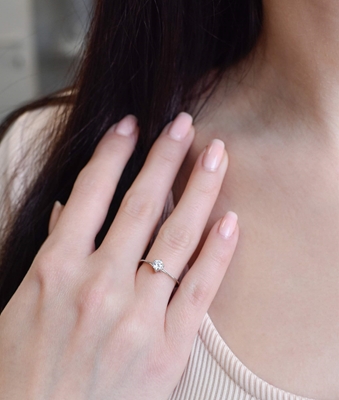 Strieborný prsteň s jedným zirkónom biely 885013.1