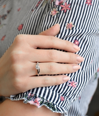 Strieborný prsteň s jedným zirkónom biely 885015.1