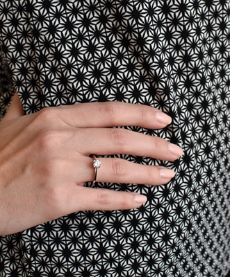 Strieborný prsteň s jedným zirkónom biely 885032.1