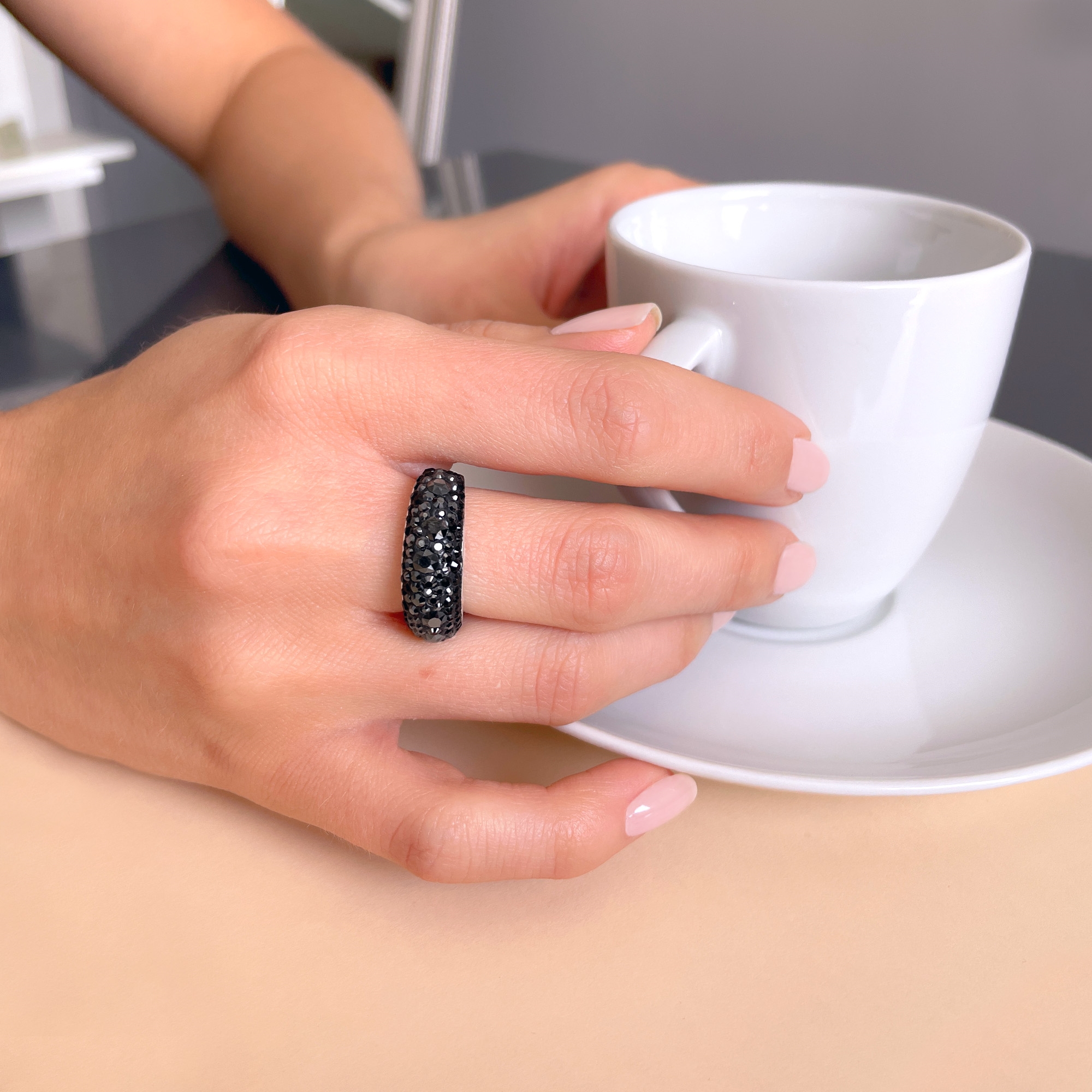 Strieborný prsteň s krištáľmi Swarovski čierny 35031.5